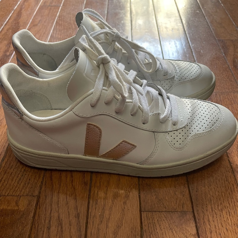 Veja V-12 extra white and gold women’s leather sneaker
